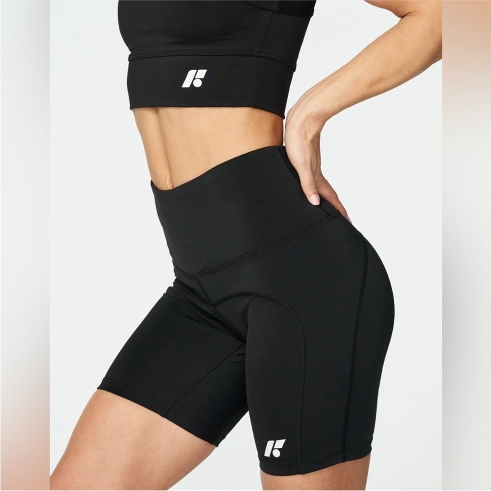 The Sculpt Short 8" by Forme®